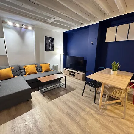 דירה Flat In The Center Of פריז