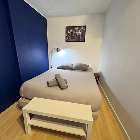 דירה Flat In The Center Of פריז