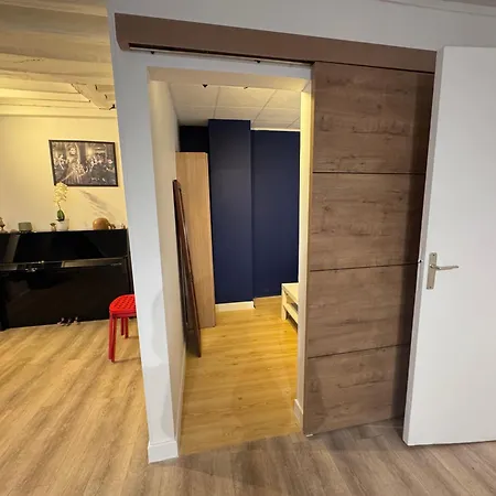 Flat In The Center Of פריז