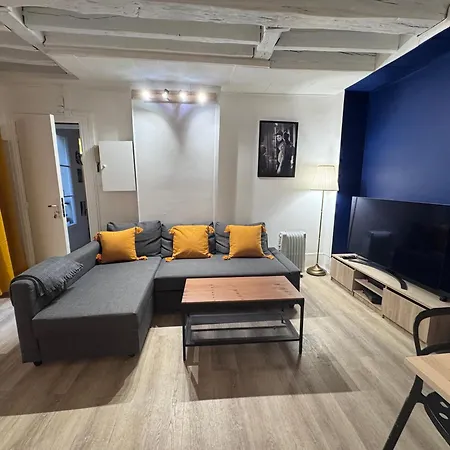 Flat In The Center Of *