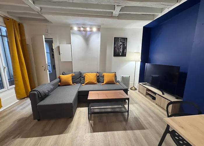 Flat In The Center Of *